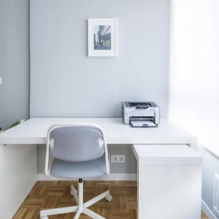 Apartamento En El Corazon De Vigo: 3 Habitaciones, Cocina Equipada, Smart Tv Y Estacionamiento Gratuito - Es-210-3 *
