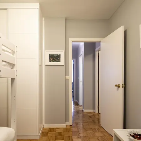 Apartamento En El Corazon De Vigo: 3 Habitaciones, Cocina Equipada, Smart Tv Y Estacionamiento Gratuito - Es-210-3 Apartment Vigo