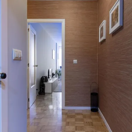 Apartamento En El Corazon De Vigo: 3 Habitaciones, Cocina Equipada, Smart Tv Y Estacionamiento Gratuito - Es-210-3 Apartment