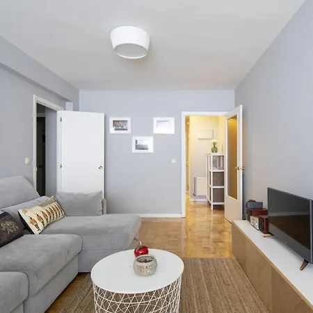 Apartamento En El Corazon De Vigo: 3 Habitaciones, Cocina Equipada, Smart Tv Y Estacionamiento Gratuito - Es-210-3