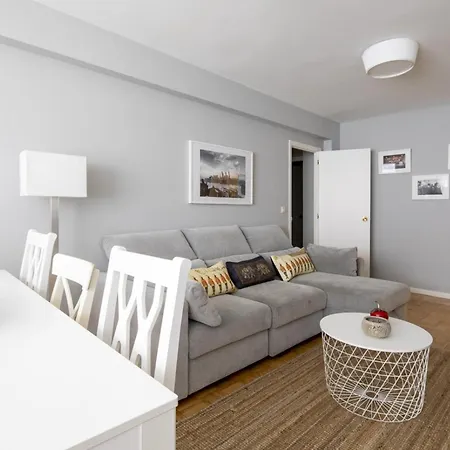 Apartamento En El Corazon De Vigo: 3 Habitaciones, Cocina Equipada, Smart Tv Y Estacionamiento Gratuito - Es-210-3 Apartment Vigo
