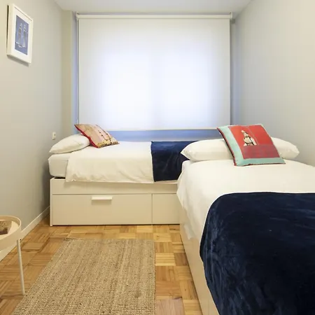 Apartamento En El Corazon De Vigo: 3 Habitaciones, Cocina Equipada, Smart Tv Y Estacionamiento Gratuito - Es-210-3 Vigo