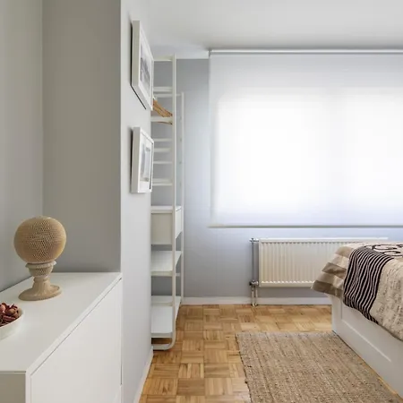 Apartment Apartamento En El Corazon De Vigo: 3 Habitaciones, Cocina Equipada, Smart Tv Y Estacionamiento Gratuito - Es-210-3