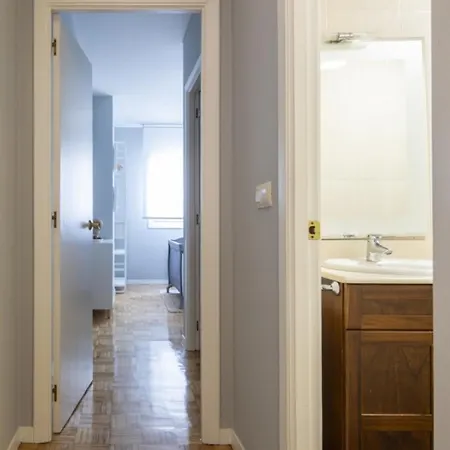 Apartamento En El Corazon De Vigo: 3 Habitaciones, Cocina Equipada, Smart Tv Y Estacionamiento Gratuito - Es-210-3 Apartment