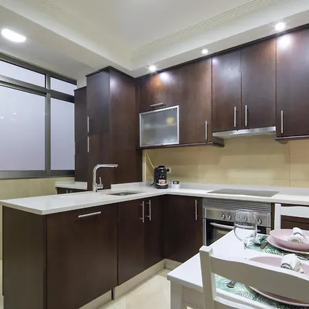 Apartamento En El Corazon De Vigo: 3 Habitaciones, Cocina Equipada, Smart Tv Y Estacionamiento Gratuito - Es-210-3 Apartment Vigo